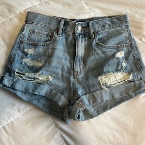 Like New Aeropostale Light Wash High-Rise Denim Mom Shorts.